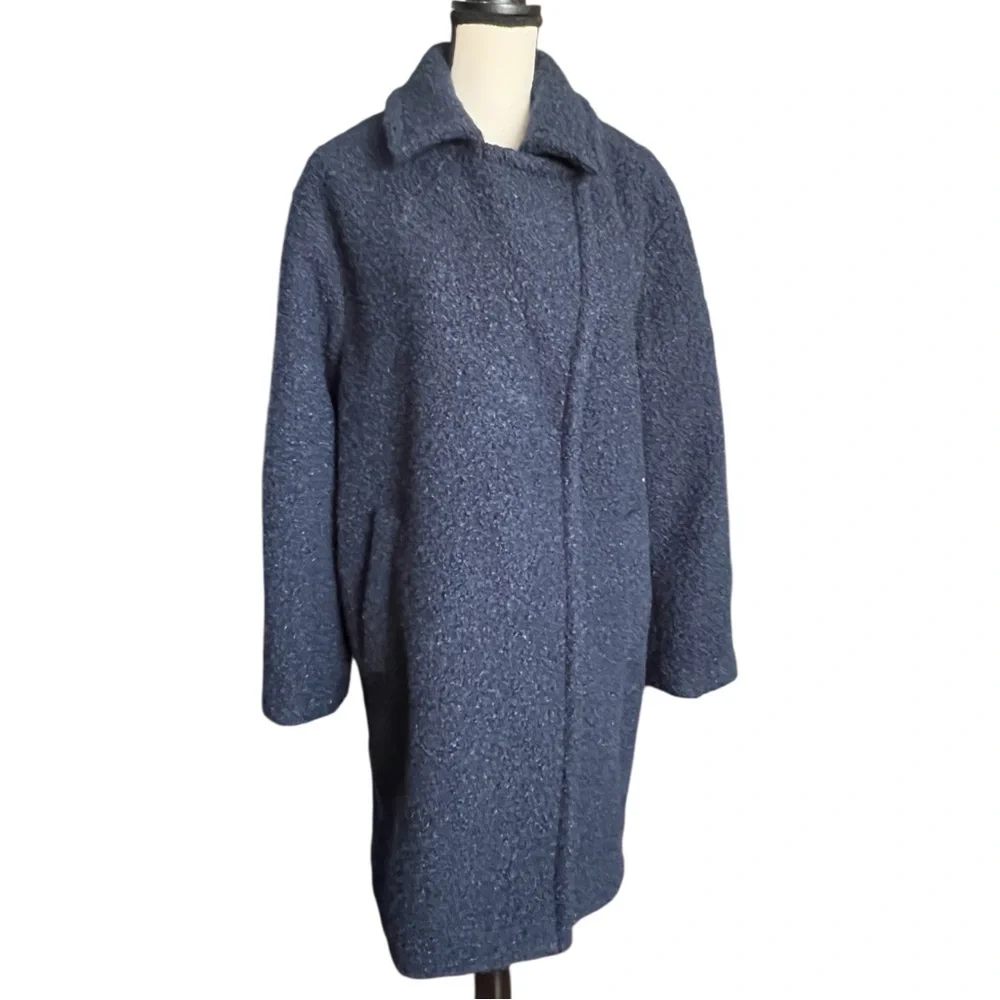 BCBGMAXAZRIA Blue Textured Boucle style Coat. Soft Warm. New With Tags. ($378)